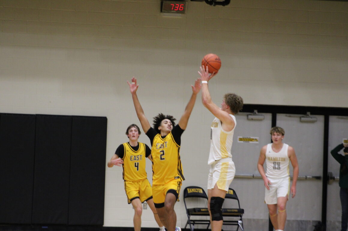 Boys Basketball Comeback Falls Short to Chix