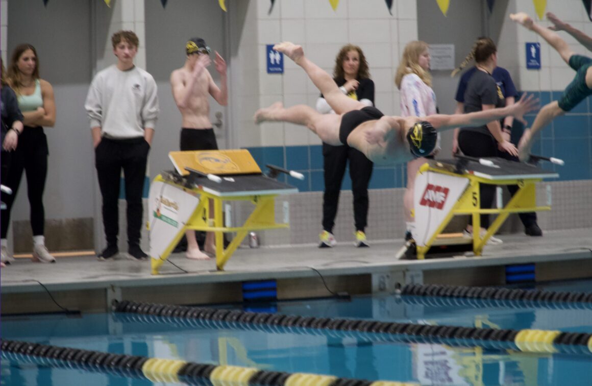 Diving at the ranks Hamilton Hawkeyes soar at the MISCA meet Diving at the ranks Hamilton Hawkeyes soar at the MISCA meet